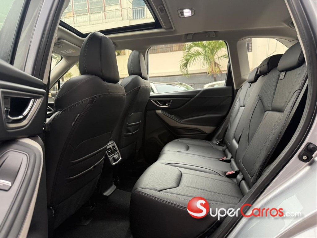 2025 Subaru Forester Limited — foto 8 / 12