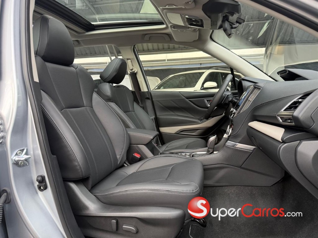 2025 Subaru Forester Limited — foto 9 / 12