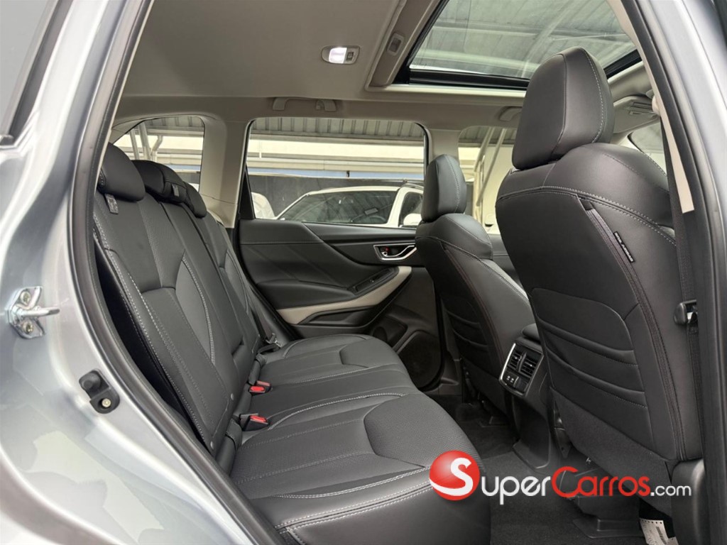2025 Subaru Forester Limited — foto 10 / 12