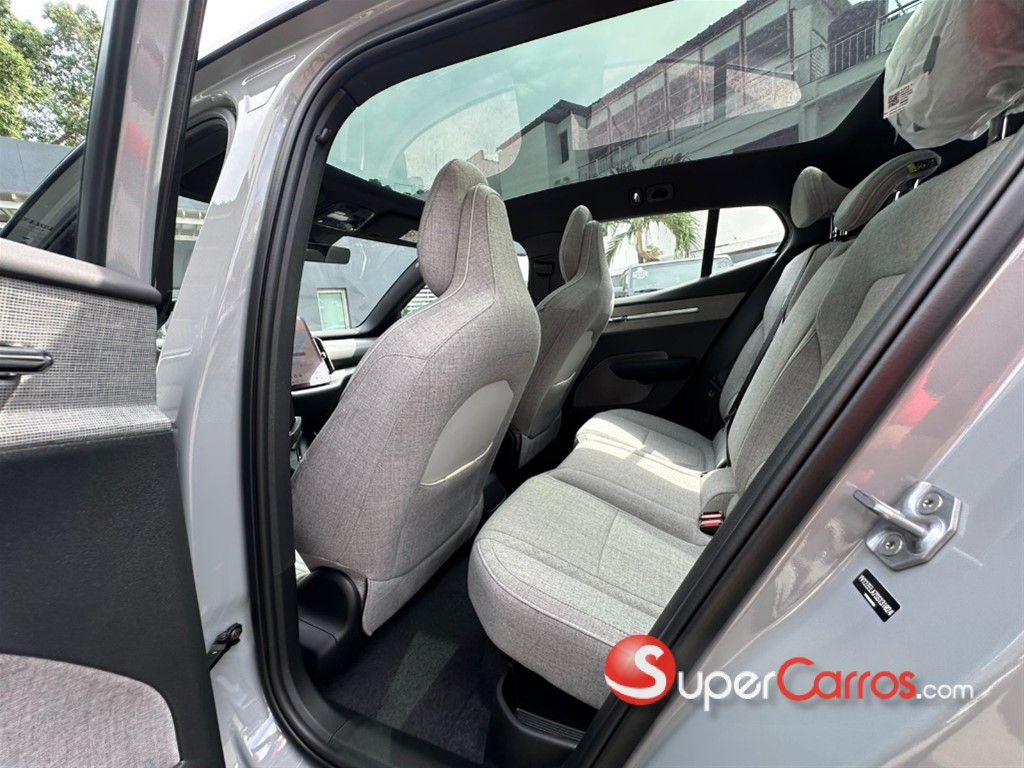 2025 Volvo EX30 ULTRA — foto 8 / 12