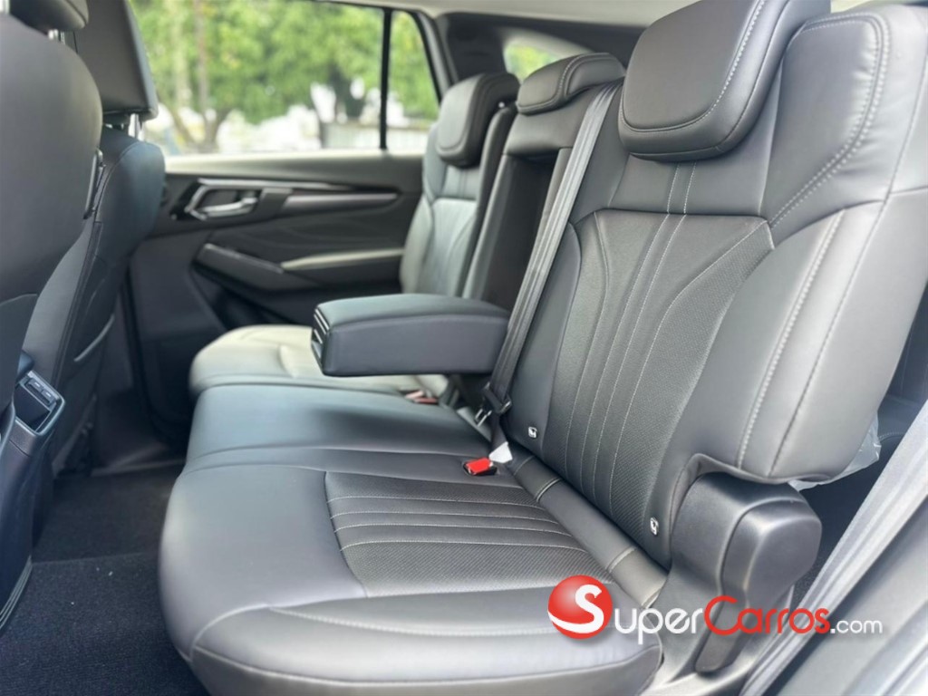 2027 Isuzu Mux — foto 8 / 12