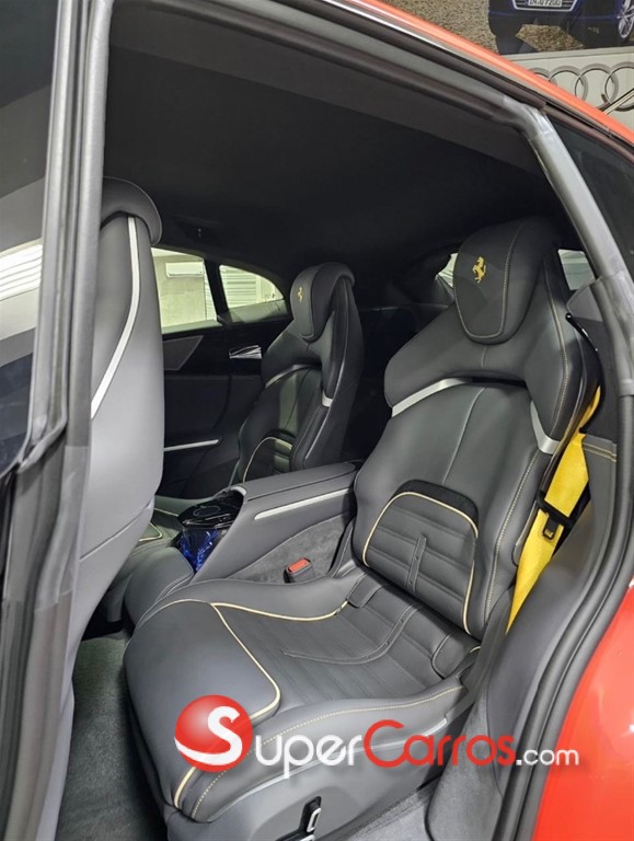 2025 Ferrari Purosangue — foto 6 / 8