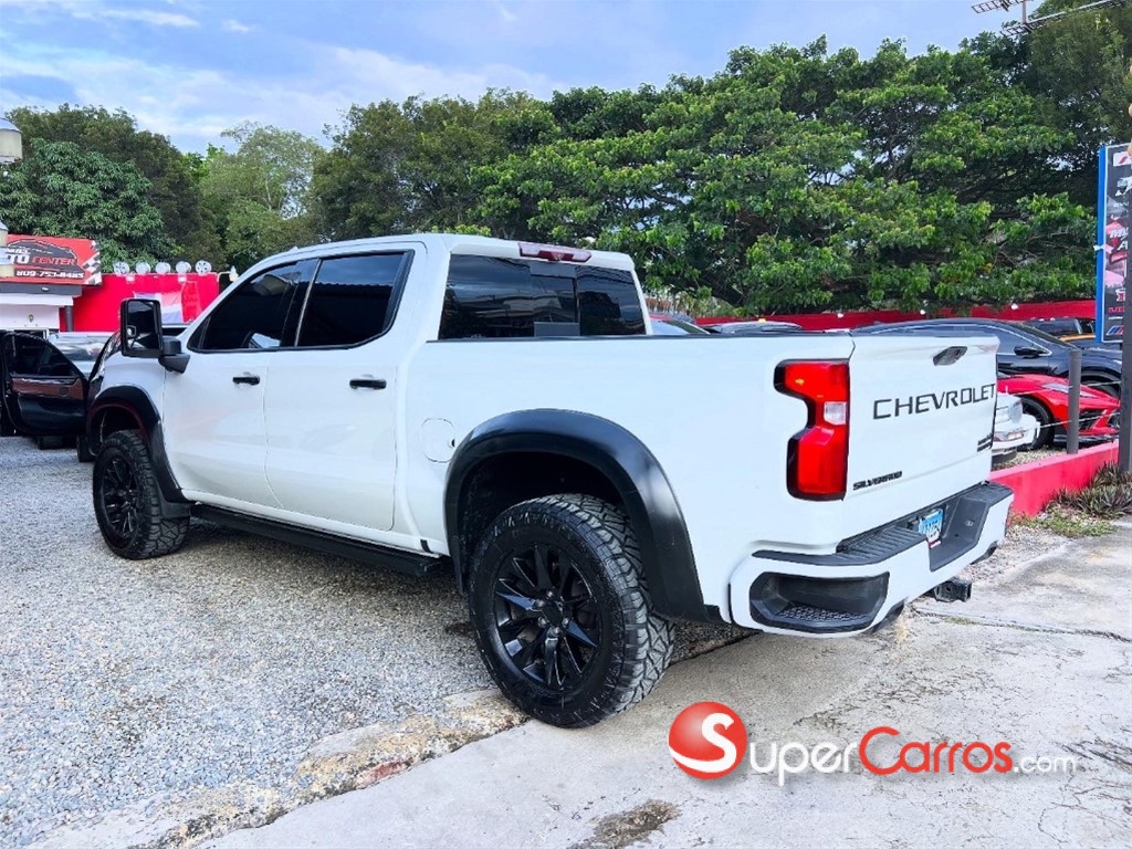 2021 Chevrolet Silverado High Country — foto 4 / 10