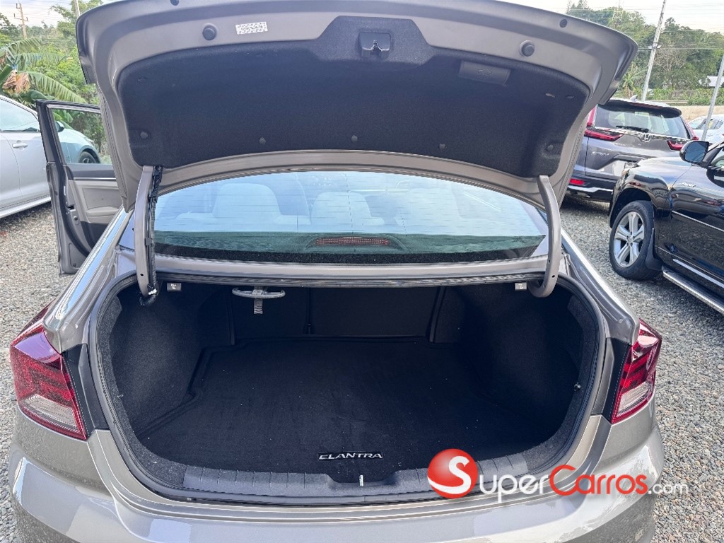 2020 Hyundai Elantra SEL — foto 8 / 9