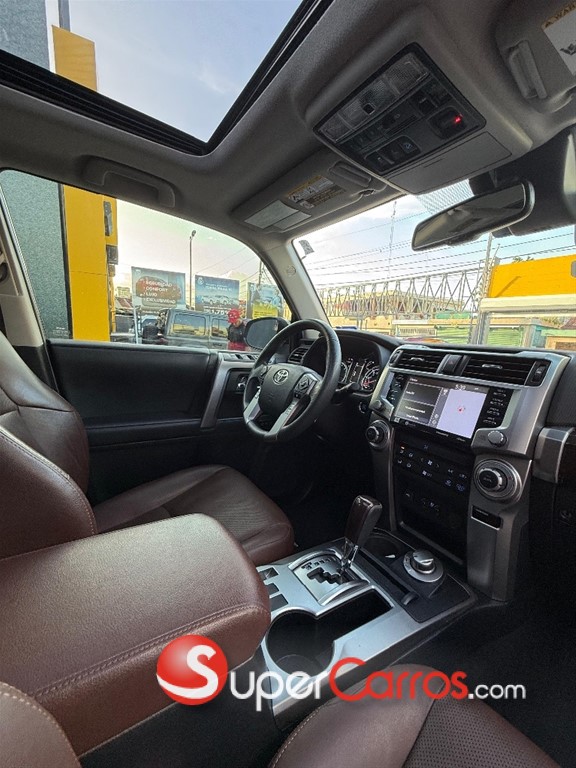 2020 Toyota 4 Runner Limited — foto 8 / 12