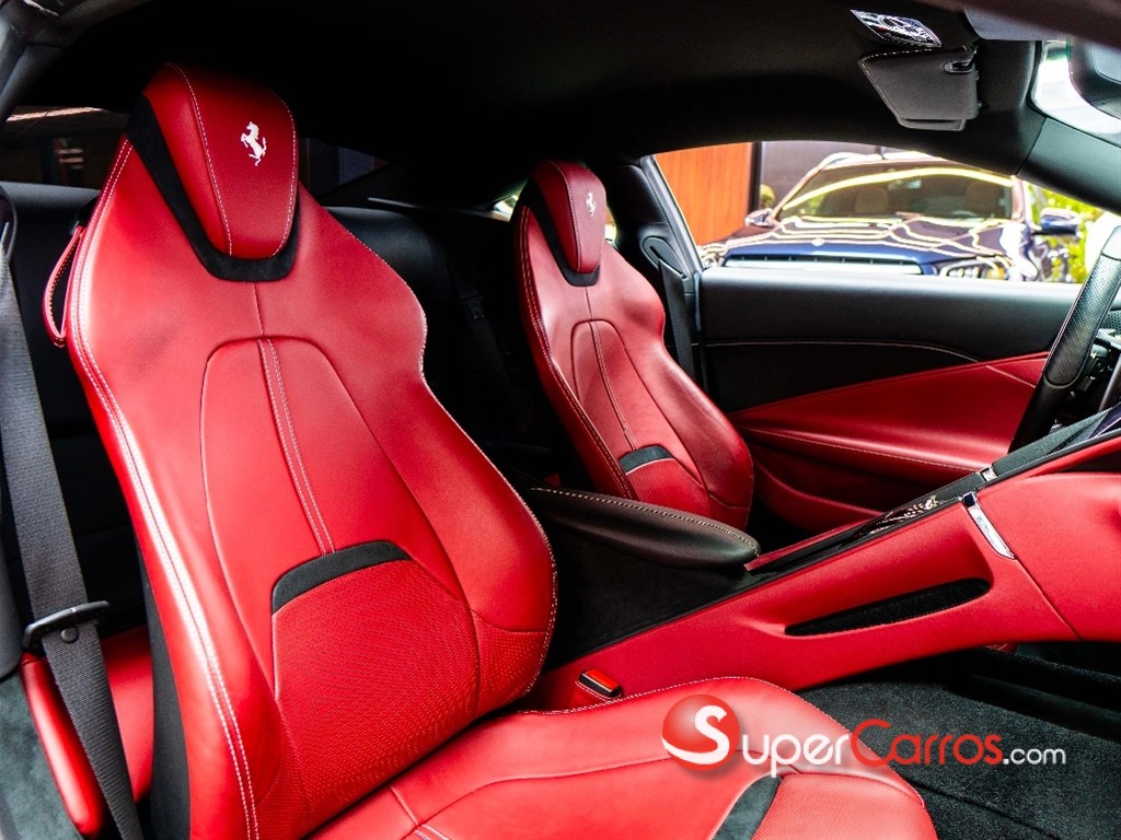2022 Ferrari Roma — foto 8 / 9