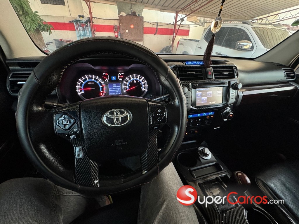 2016 Toyota 4 Runner Limited — foto 8 / 9