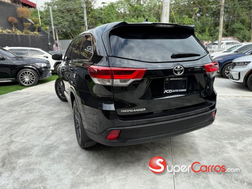 2018 Toyota Highlander LE — foto 2 / 12