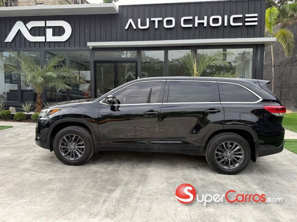 2018 Toyota Highlander LE — foto 6 / 12