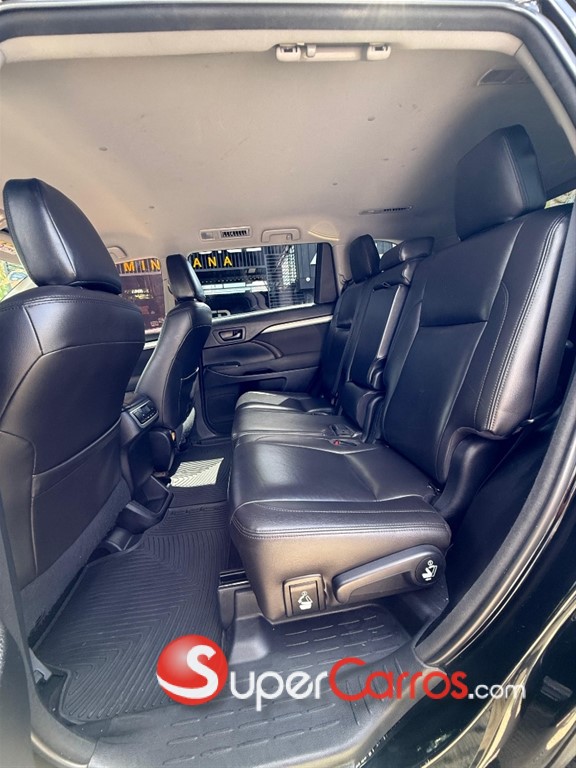 2018 Toyota Highlander LE — foto 9 / 12