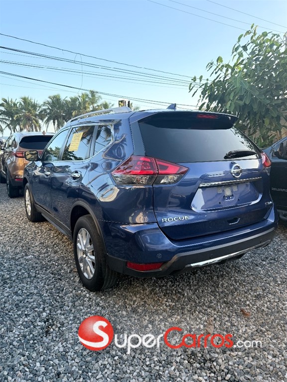 2020 Nissan Rogue SV — foto 6 / 8