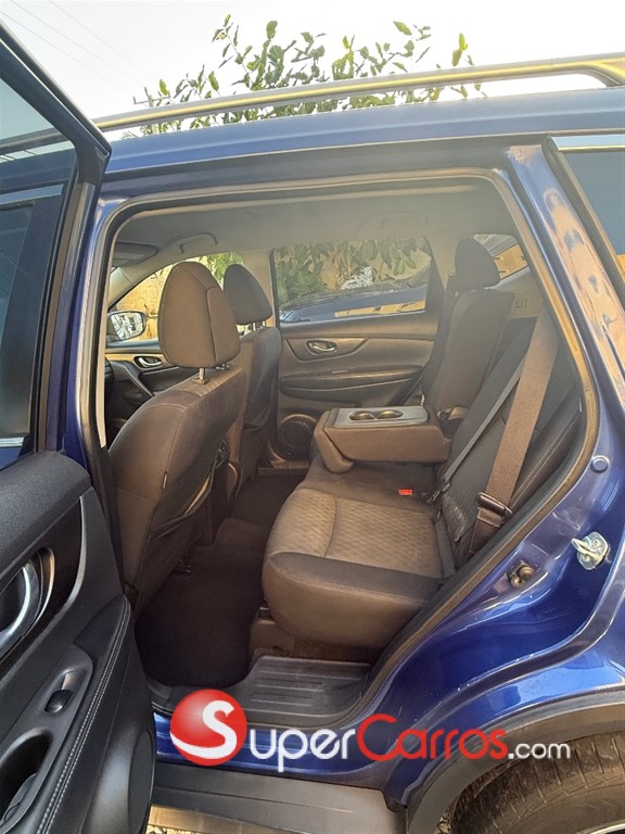 2020 Nissan Rogue SV — foto 7 / 8