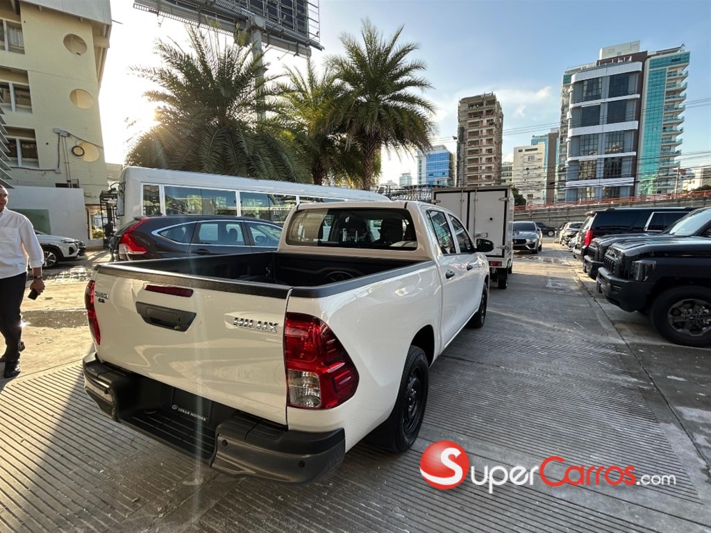 2025 Toyota Hilux — foto 9 / 11
