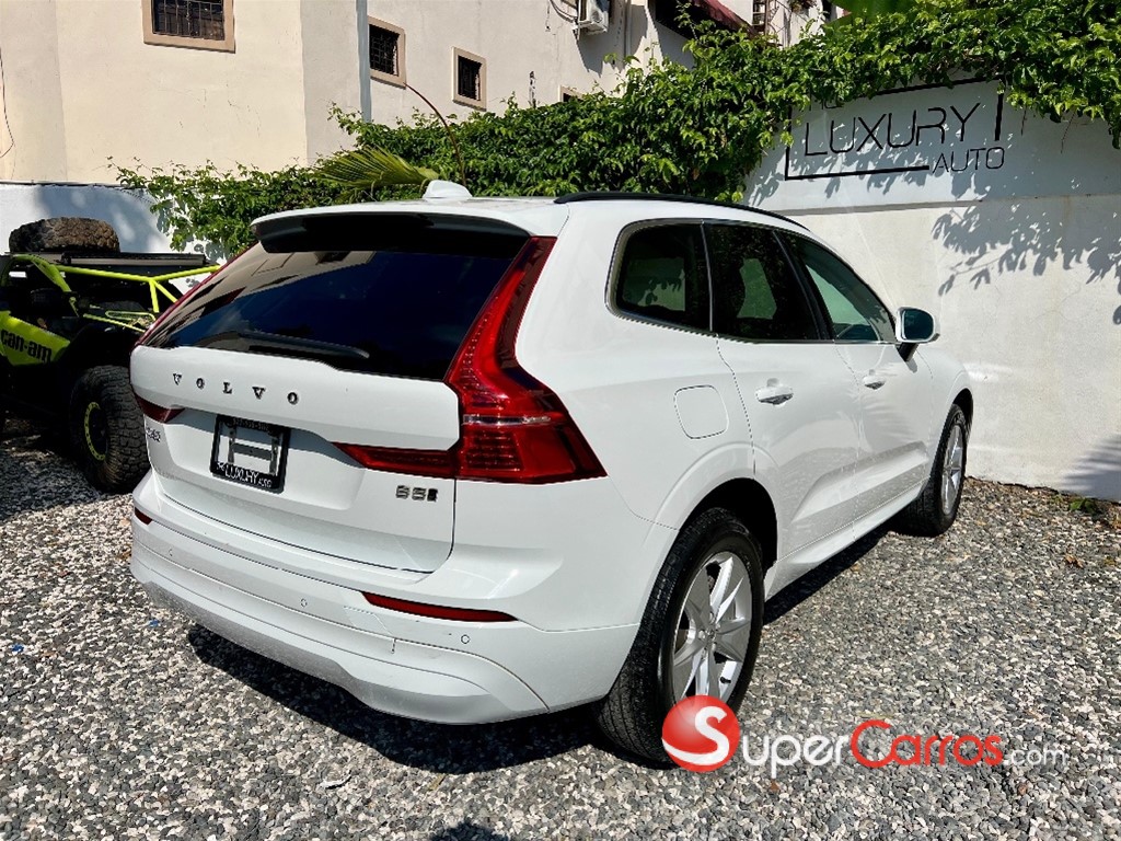 2022 Volvo XC60 PLUS — foto 4 / 10