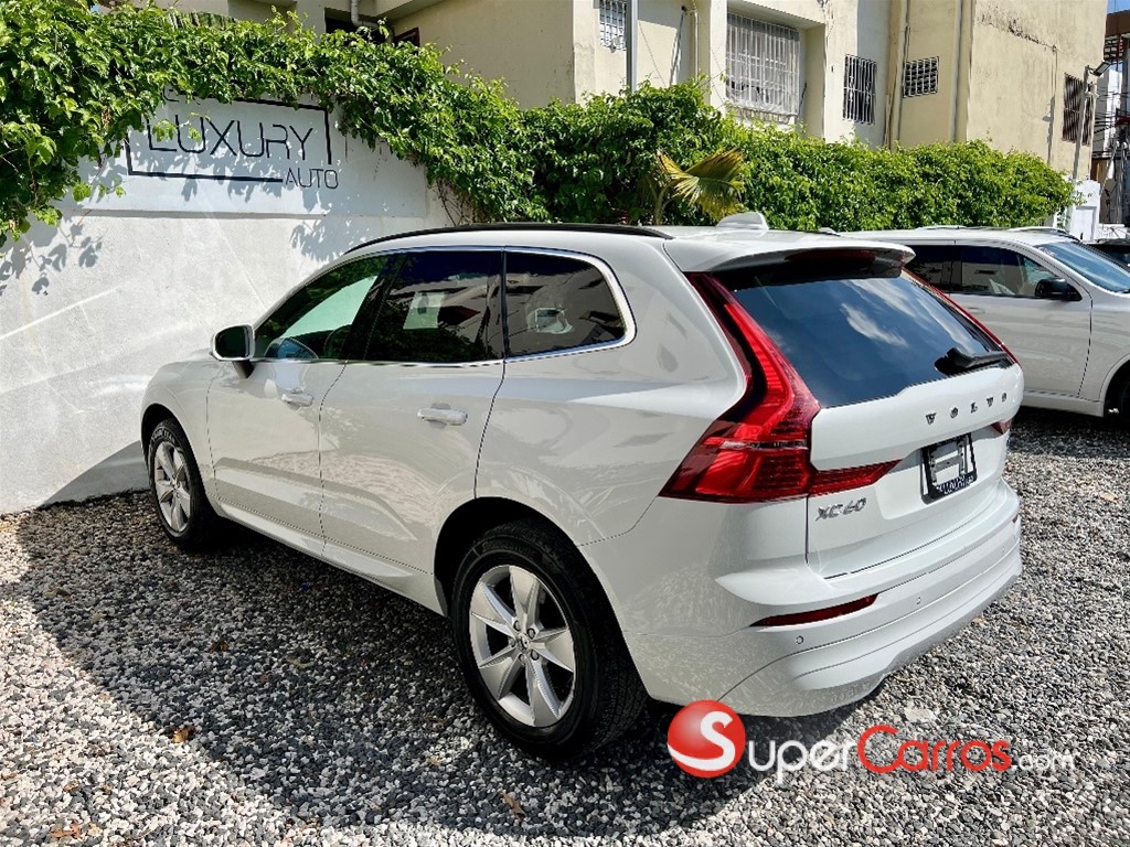 2022 Volvo XC60 PLUS — foto 6 / 10
