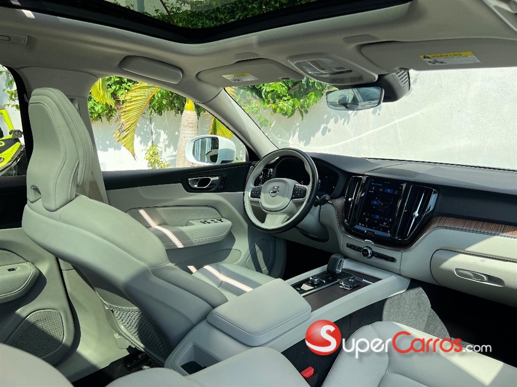 2022 Volvo XC60 PLUS — foto 7 / 10