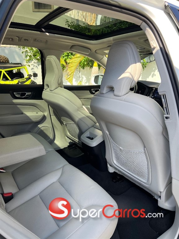 2022 Volvo XC60 PLUS — foto 9 / 10