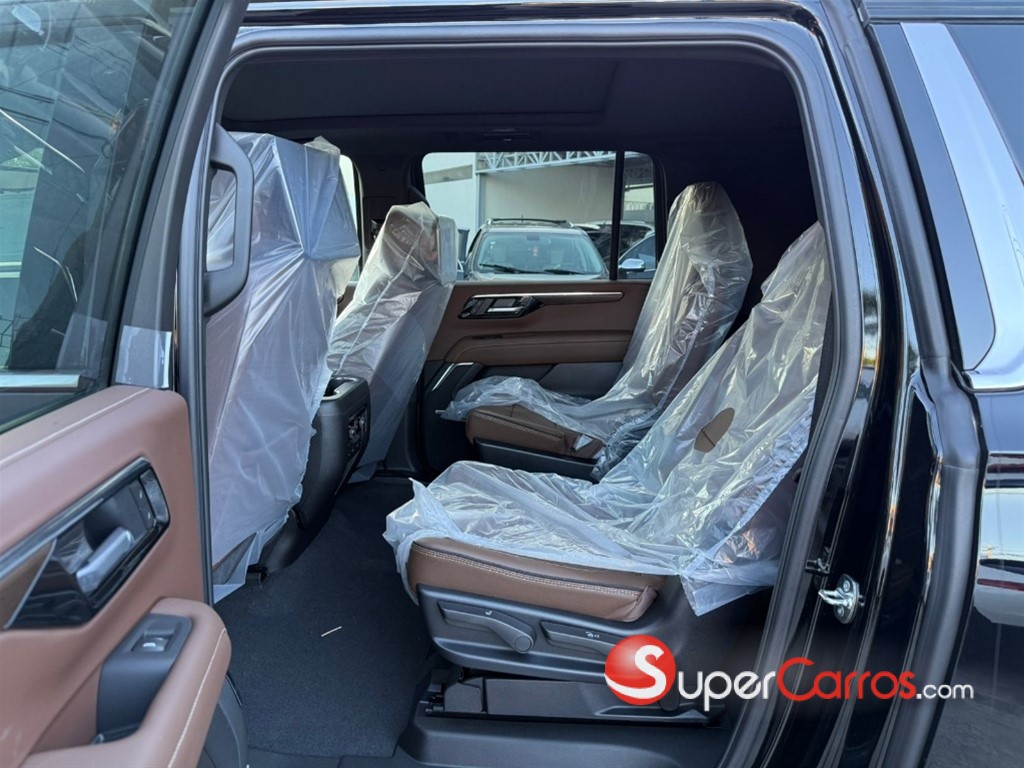 2026 Chevrolet Suburban Highcountry — foto 5 / 11