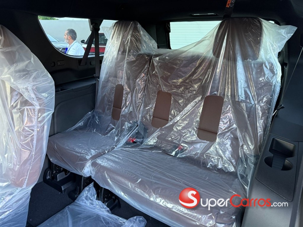 2026 Chevrolet Suburban Highcountry — foto 6 / 11