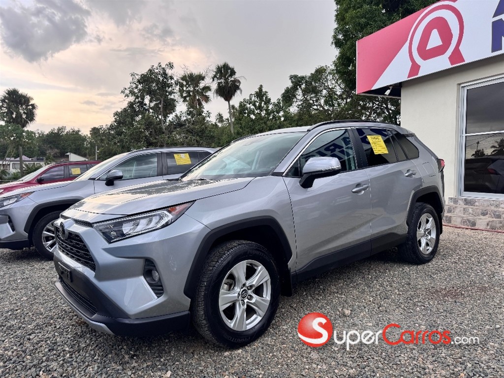 2021 Toyota RAV4 XLE — foto 2 / 9