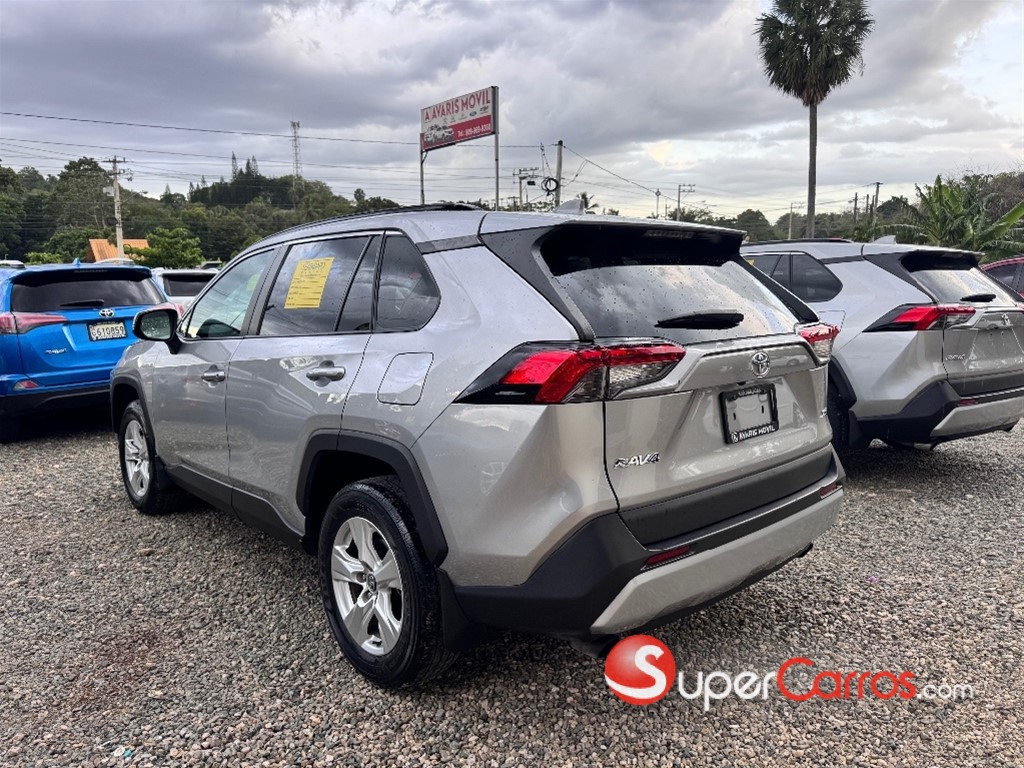 2021 Toyota RAV4 XLE — foto 3 / 9