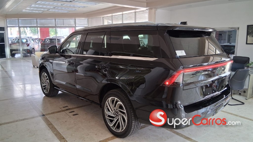 2025 Lincoln Navigator Reserve I — foto 3 / 11