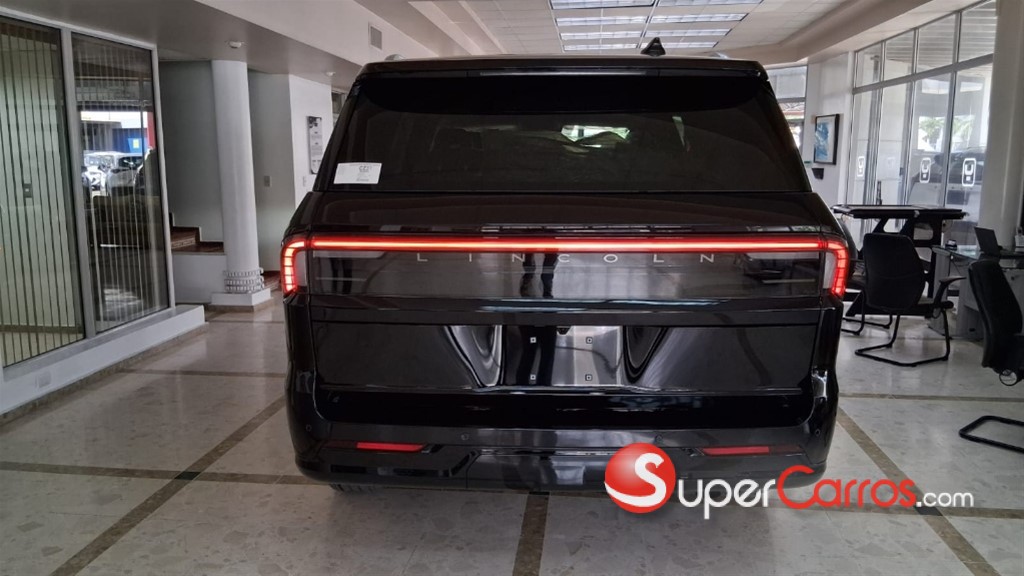 2025 Lincoln Navigator Reserve I — foto 6 / 11