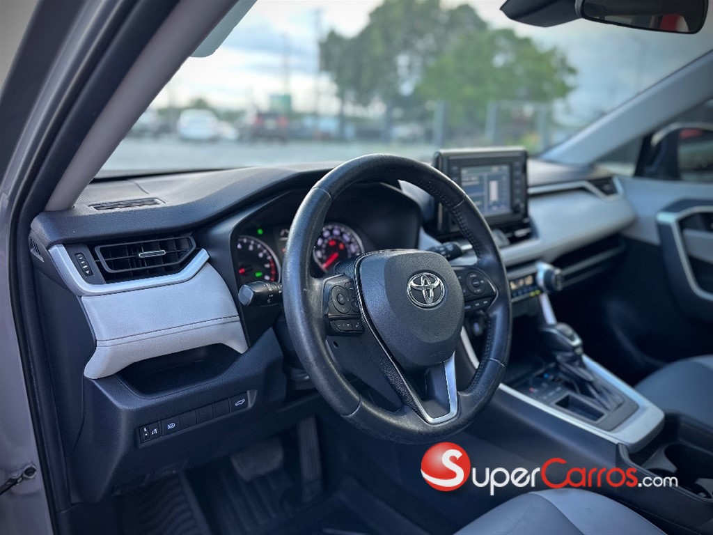 2019 Toyota RAV4 XLE Premium — foto 9 / 11