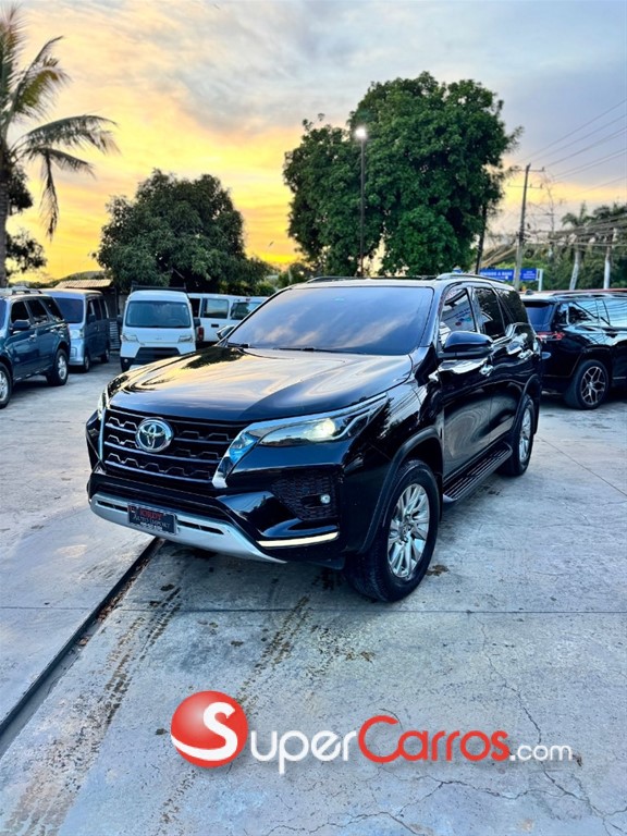2021 Toyota Fortuner SRV — foto 2 / 12