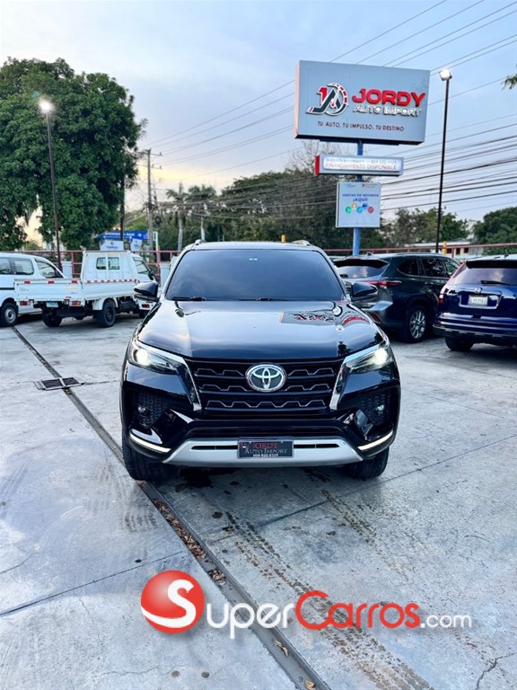 2021 Toyota Fortuner SRV — foto 5 / 12