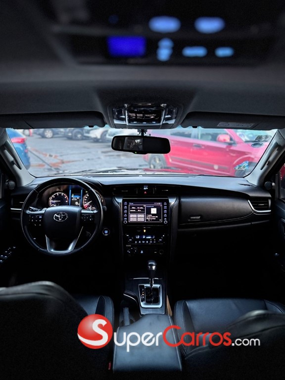 2021 Toyota Fortuner SRV — foto 9 / 12