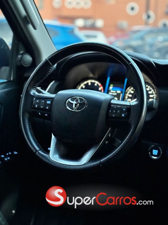 2021 Toyota Fortuner SRV — foto 10 / 12