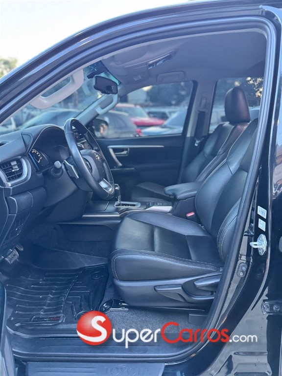 2021 Toyota Fortuner SRV — foto 11 / 12