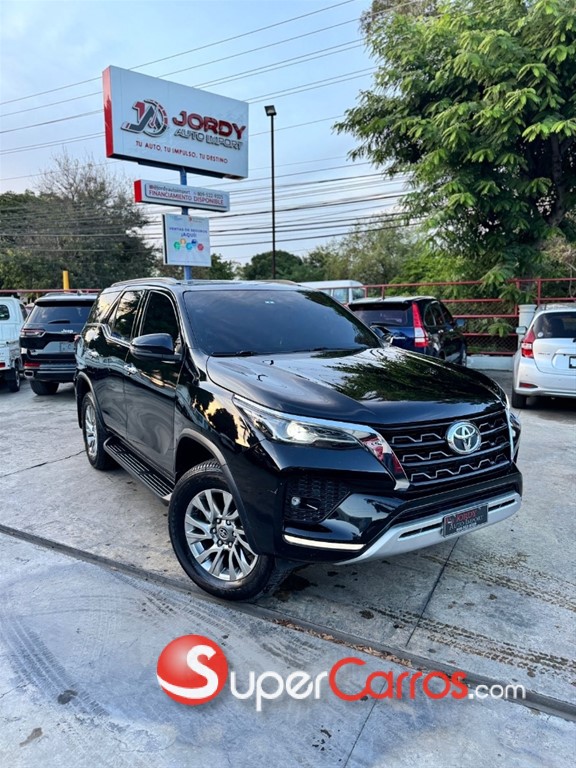 2021 Toyota Fortuner SRV — foto 12 / 12