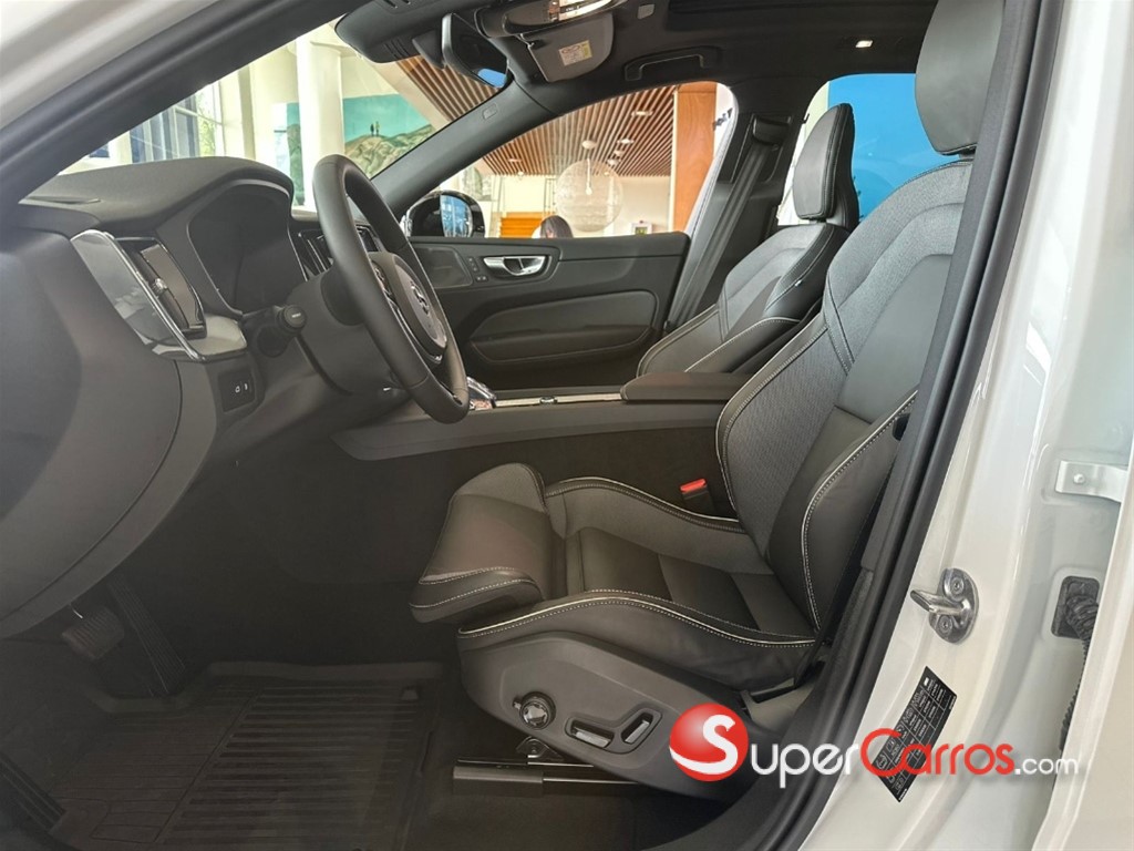 2025 Volvo XC60 Plus Recharge — foto 5 / 10