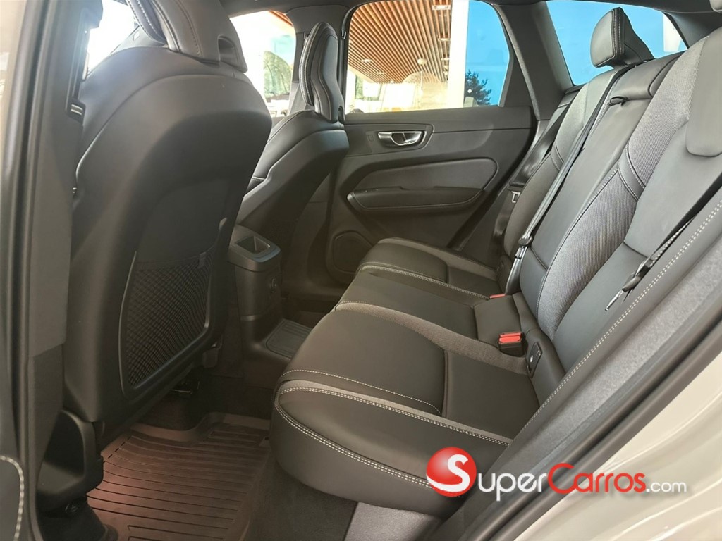 2025 Volvo XC60 Plus Recharge — foto 6 / 10