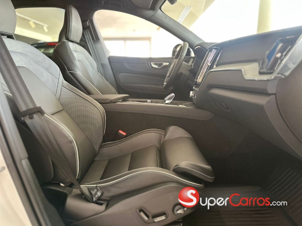 2025 Volvo XC60 Plus Recharge — foto 7 / 10