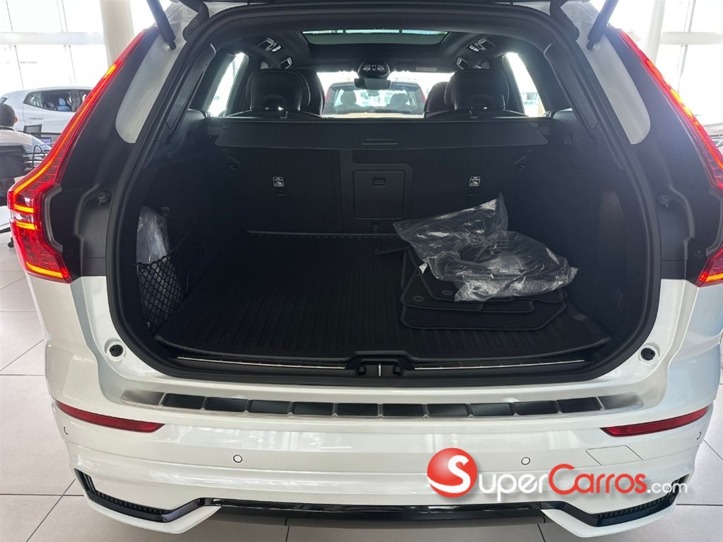 2025 Volvo XC60 Plus Recharge — foto 10 / 10