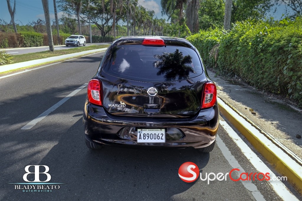 2015 Nissan March — foto 8 / 10