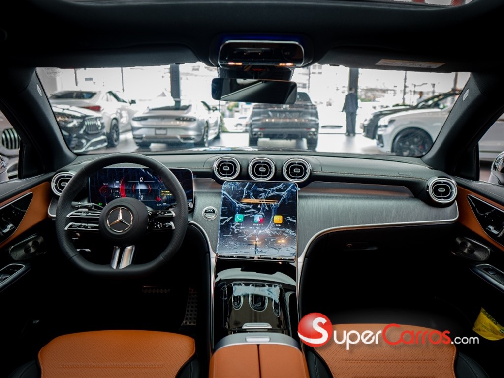 2026 Mercedes-Benz Clase GLC 200 AMG — foto 8 / 9
