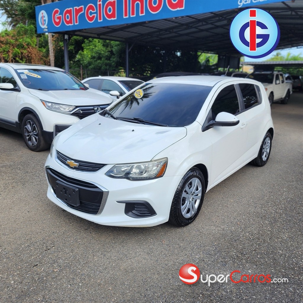 2017 Chevrolet Sonic LT — foto 2 / 9