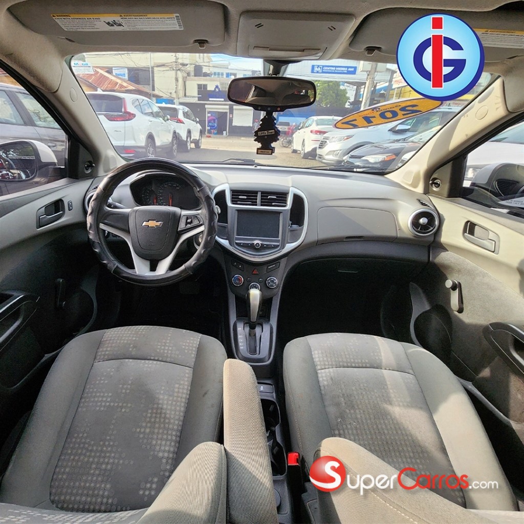 2017 Chevrolet Sonic LT — foto 3 / 9