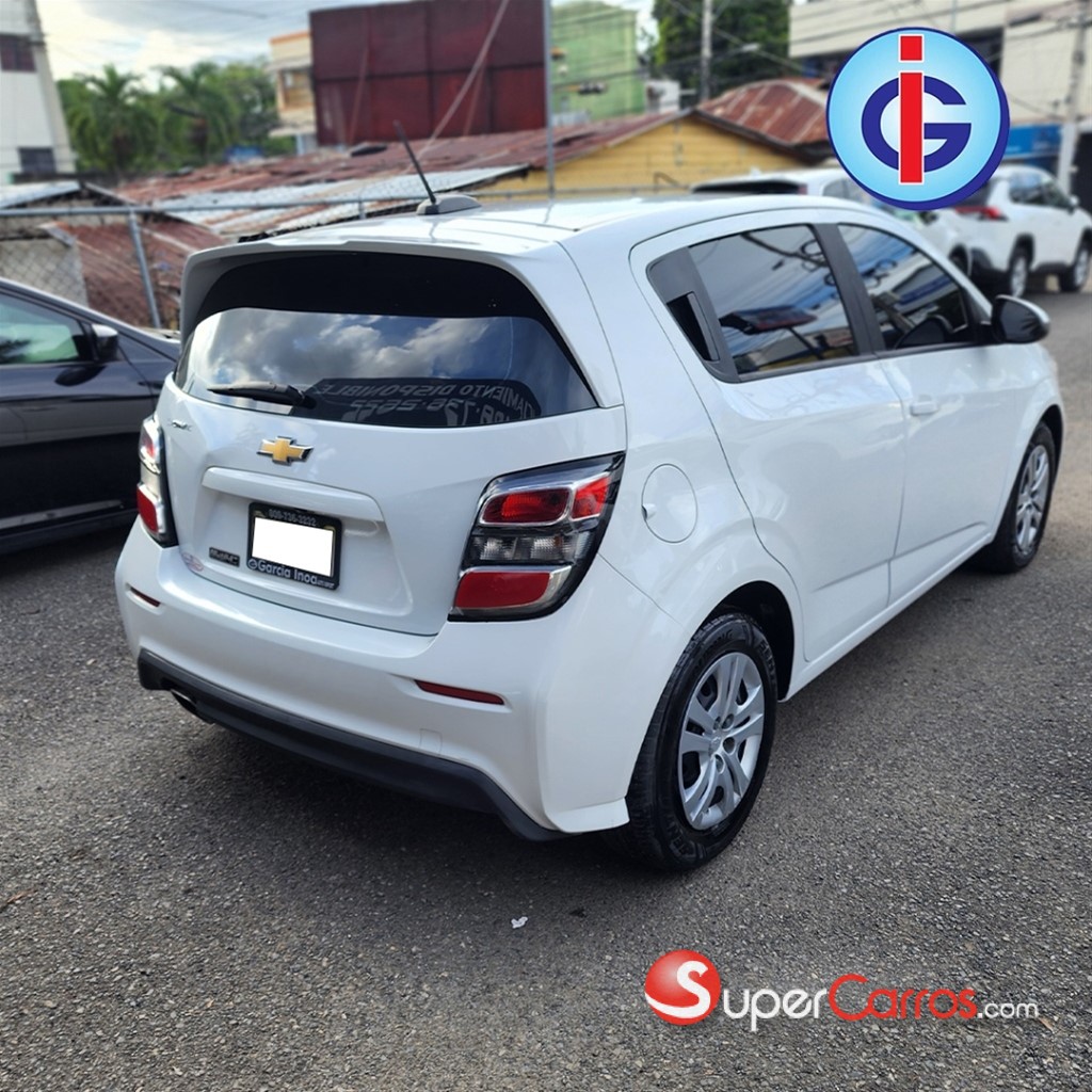 2017 Chevrolet Sonic LT — foto 4 / 9