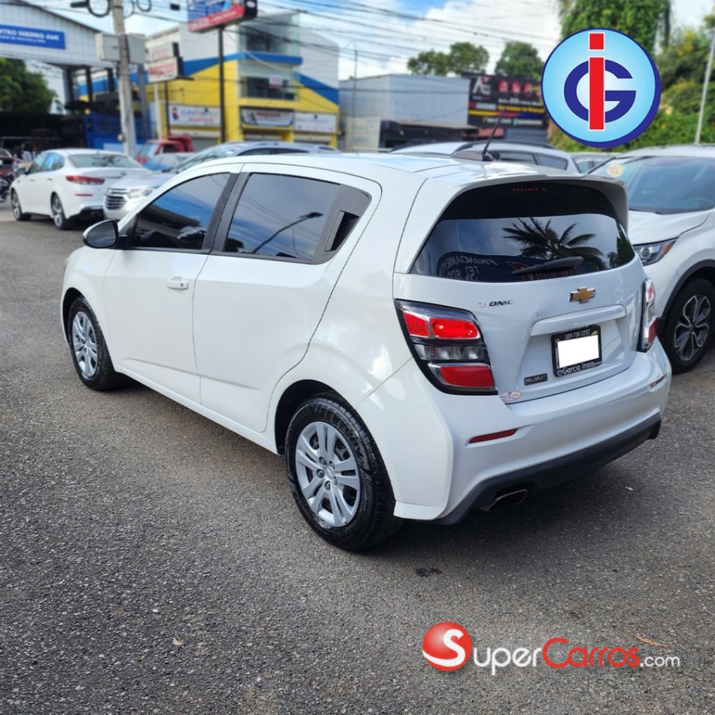 2017 Chevrolet Sonic LT — foto 6 / 9