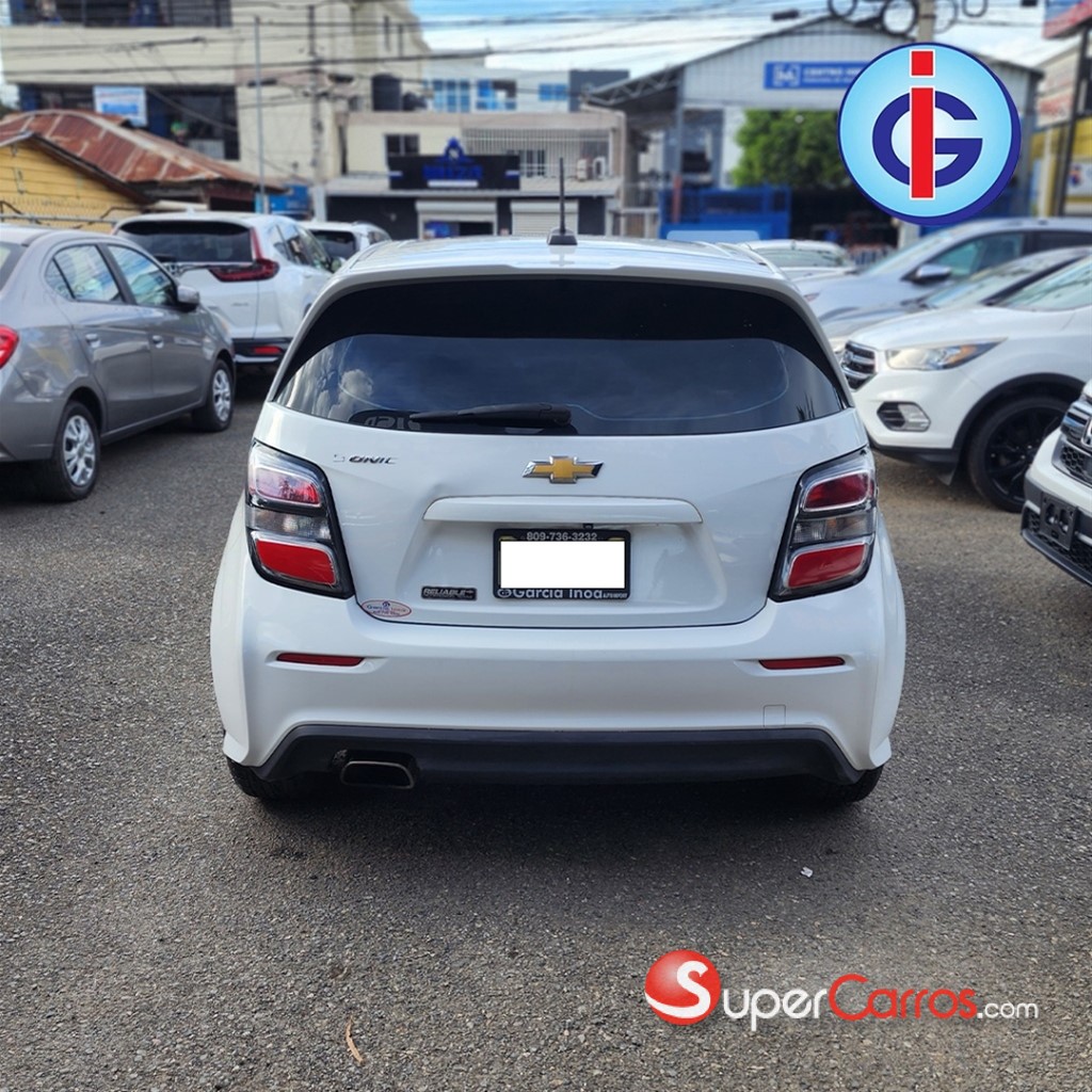 2017 Chevrolet Sonic LT — foto 7 / 9