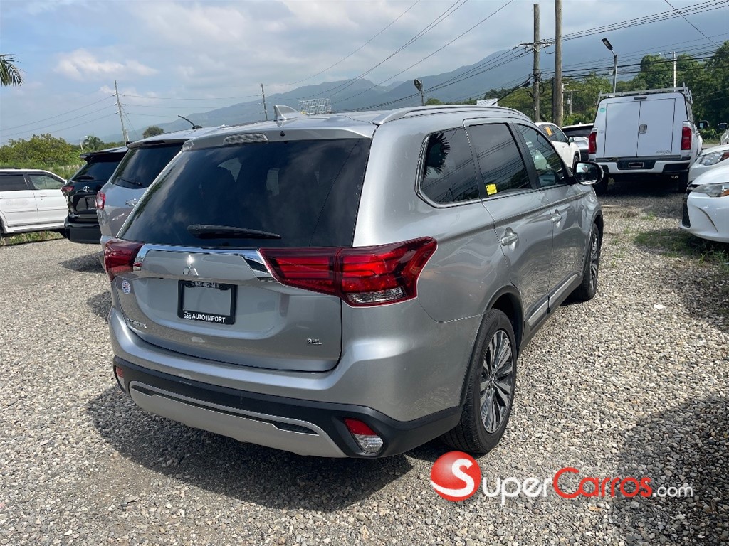 2020 Mitsubishi Motors Outlander Limited — foto 3 / 9