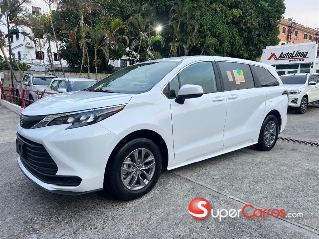 2025 Toyota Sienna LE