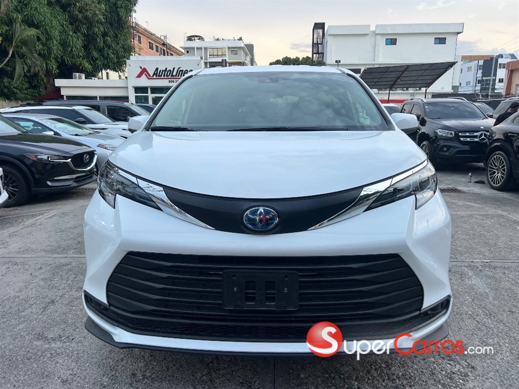 2025 Toyota Sienna LE — foto 2 / 12