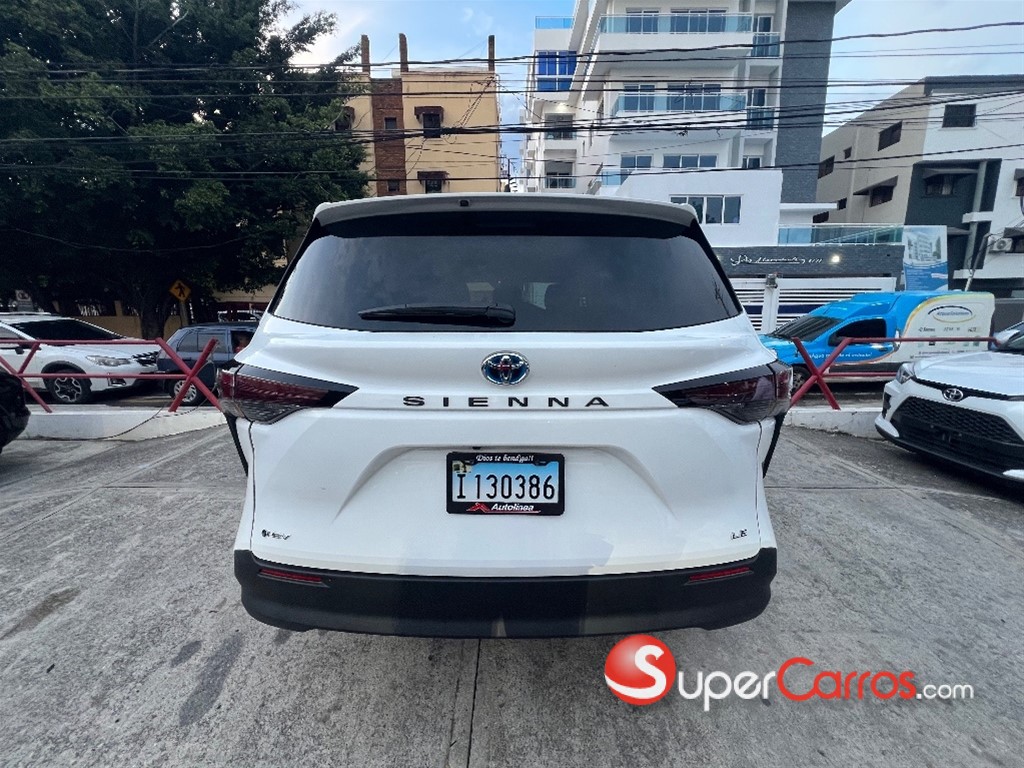2025 Toyota Sienna LE — foto 5 / 12