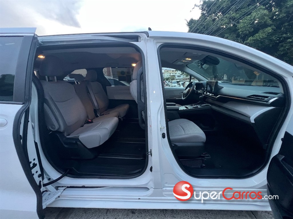 2025 Toyota Sienna LE — foto 10 / 12